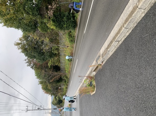 リサイクルセンター周辺のゴミ拾いをしました。
